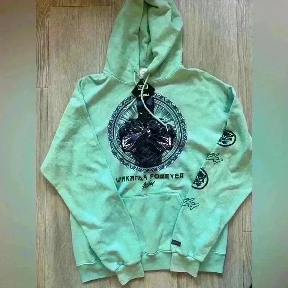 NWT FUBU x Marvel Wakanda Forever hoodie size M - Picture 1 of 3